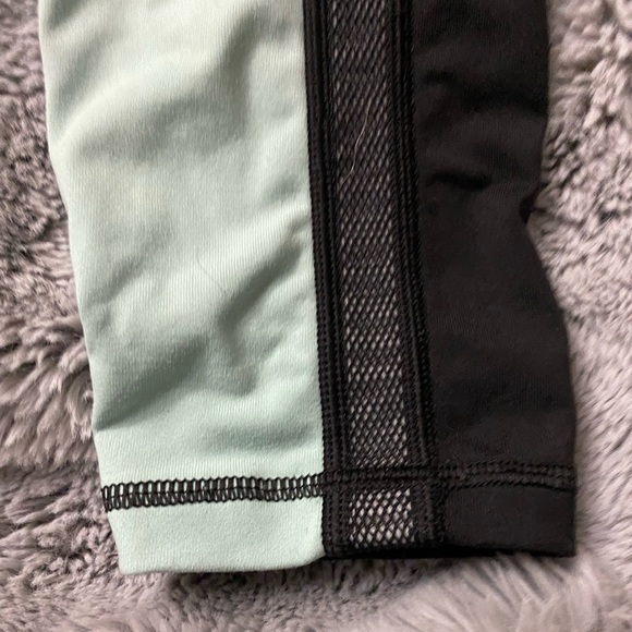 2/$25. EUC Medium VSX knockout leggings - Picture 5 of 5